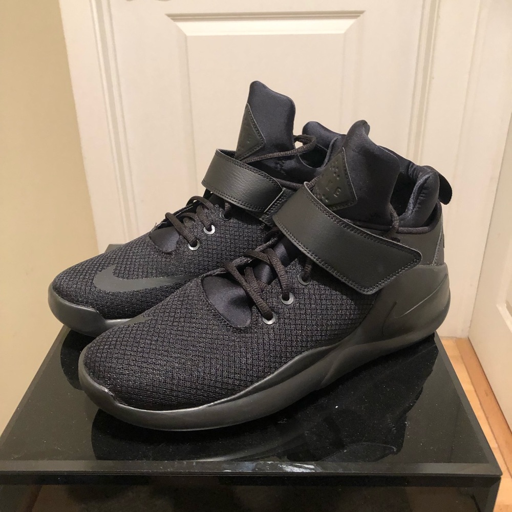 Black Nike Mids Size 12’s Men’s